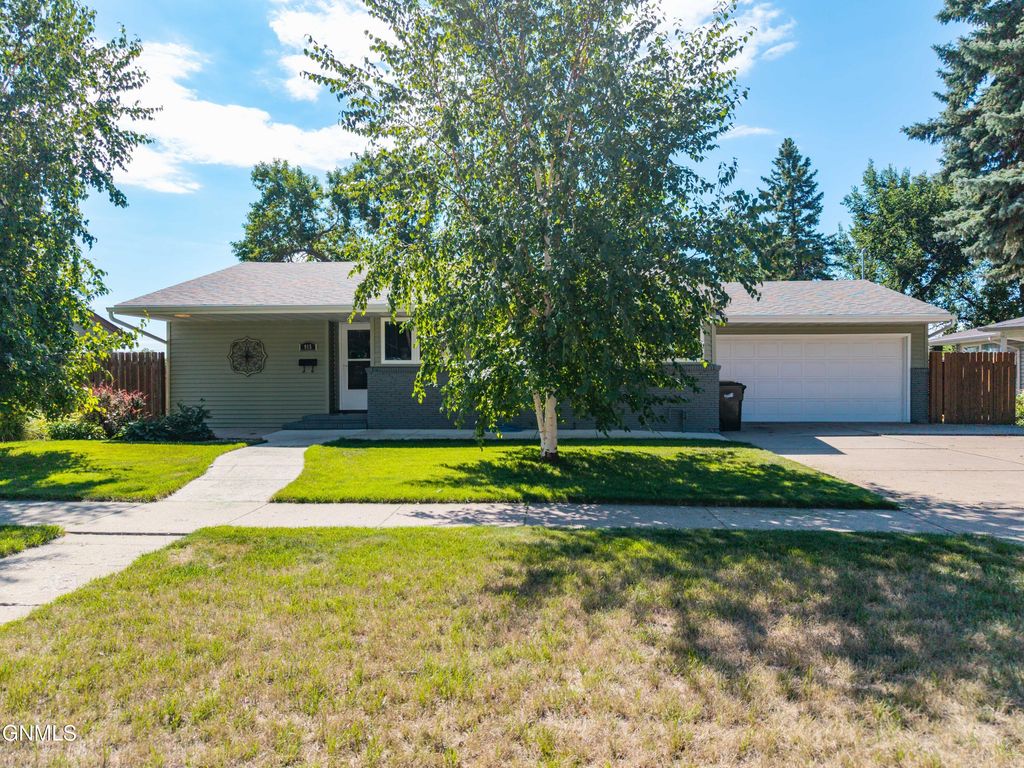 915 W Ave C, Bismarck, ND 58501 photo 3
