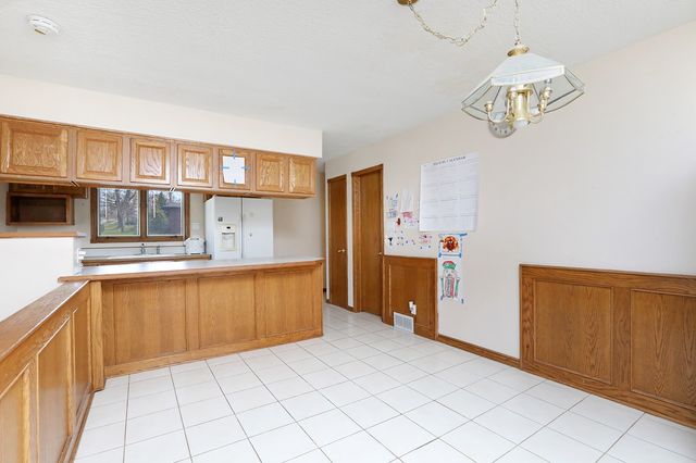 7422 Oak Brook Drive, Urbandale, IA 50322