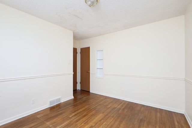 7422 Oak Brook Drive, Urbandale, IA 50322