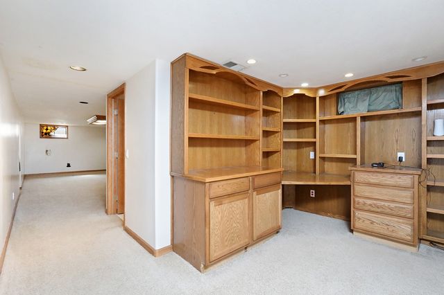 7422 Oak Brook Drive, Urbandale, IA 50322