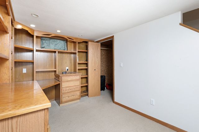 7422 Oak Brook Drive, Urbandale, IA 50322