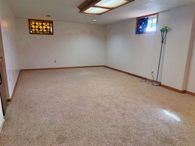 7422 Oak Brook Drive, Urbandale, IA 50322