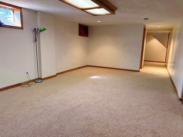 7422 Oak Brook Drive, Urbandale, IA 50322