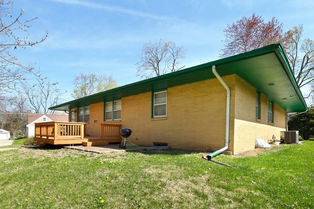 7422 Oak Brook Drive, Urbandale, IA 50322