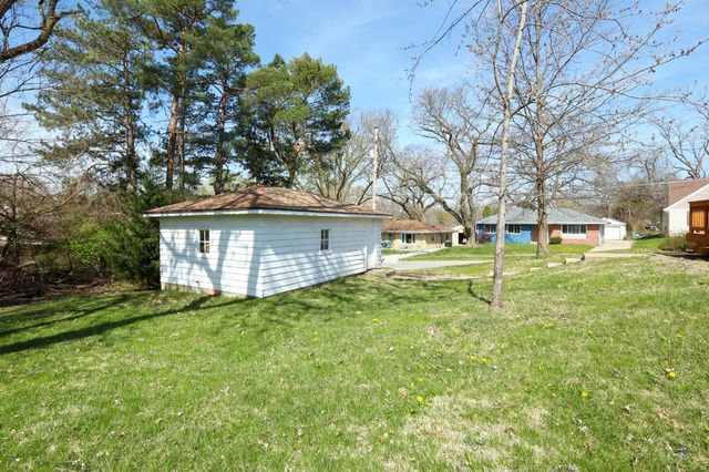 7422 Oak Brook Drive, Urbandale, IA 50322