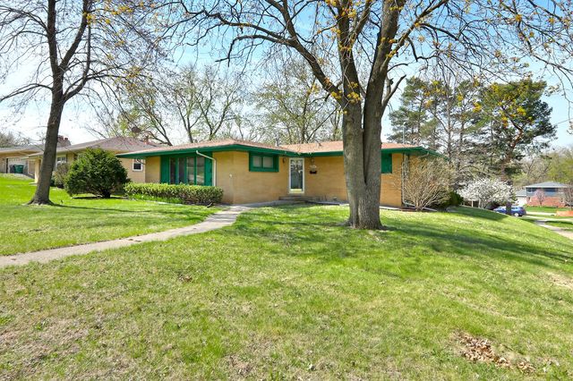 7422 Oak Brook Drive, Urbandale, IA 50322