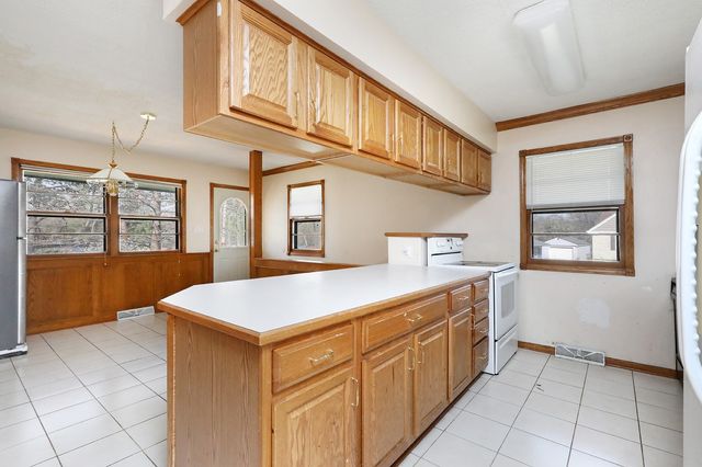 7422 Oak Brook Drive, Urbandale, IA 50322