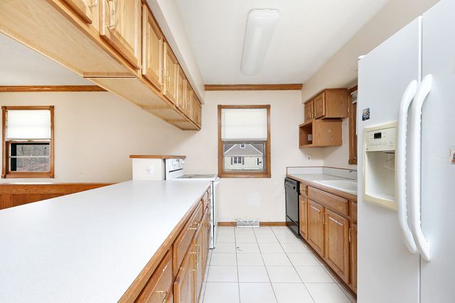 7422 Oak Brook Drive, Urbandale, IA 50322