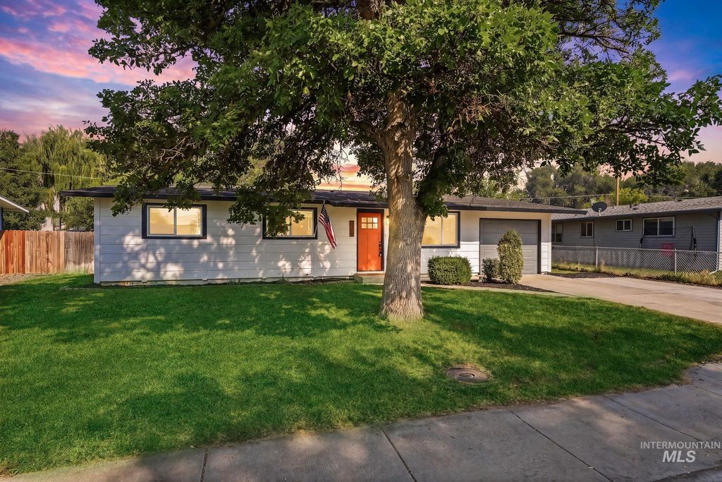 108 N Rowena St, Nampa, ID 83651 photo 1