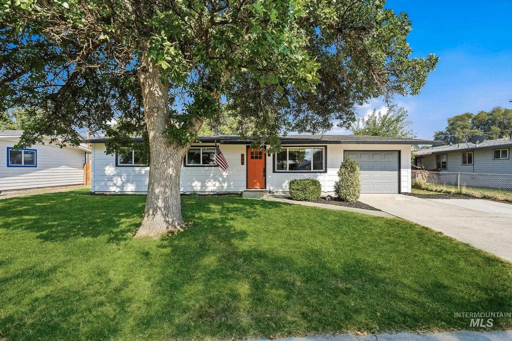 108 N Rowena St, Nampa, ID 83651 photo 2