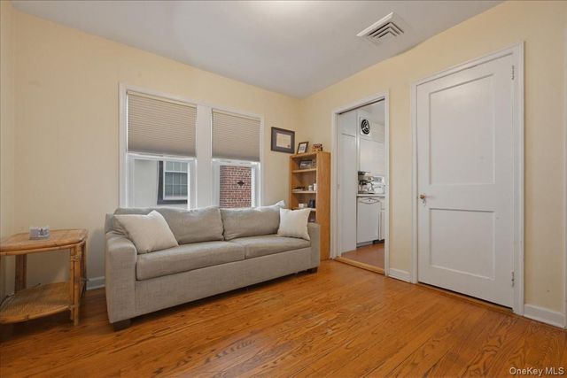 163 Elm Street, Roslyn Heights, NY 11577