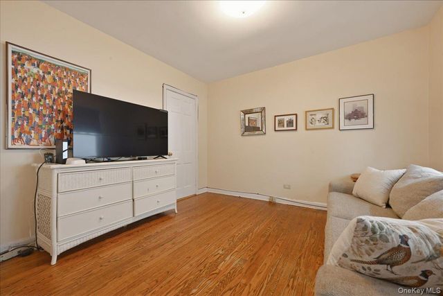 163 Elm Street, Roslyn Heights, NY 11577