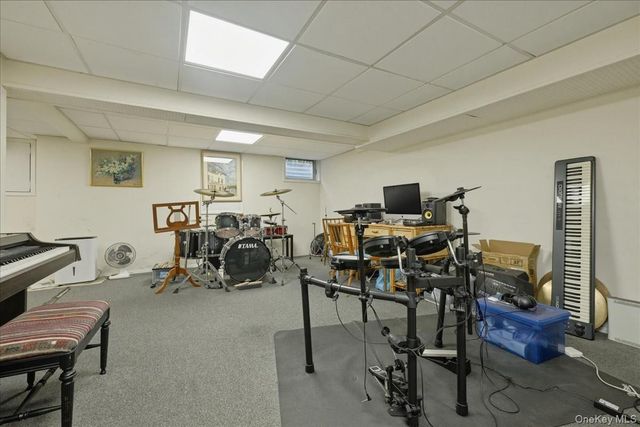 163 Elm Street, Roslyn Heights, NY 11577