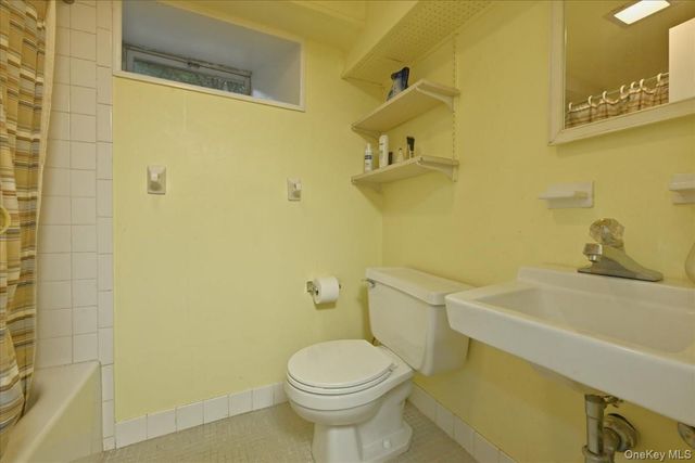 163 Elm Street, Roslyn Heights, NY 11577