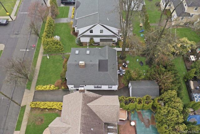 163 Elm Street, Roslyn Heights, NY 11577