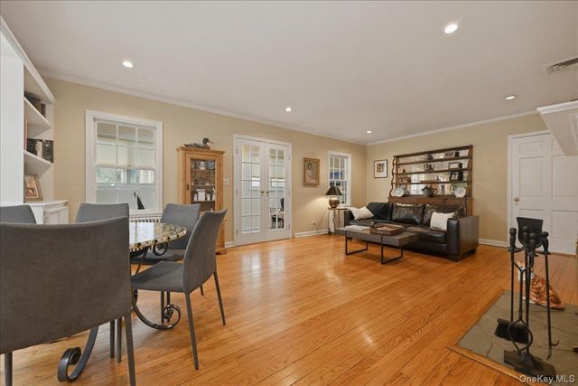 163 Elm Street, Roslyn Heights, NY 11577