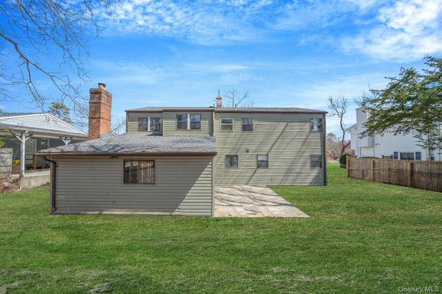 676 Bohemia Parkway, Sayville, NY 11782