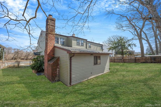 676 Bohemia Parkway, Sayville, NY 11782