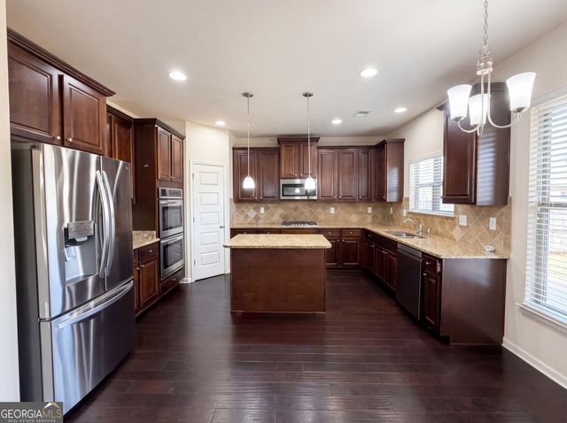 798 Kallispel Court, Hampton, GA 30228