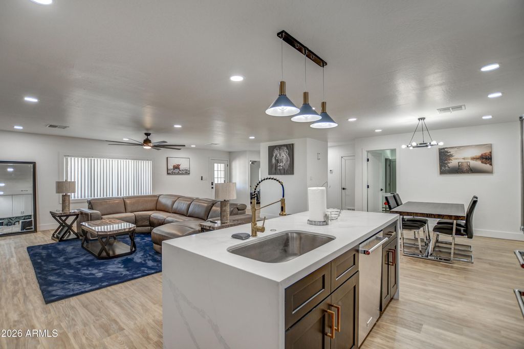 1725 W MITCHELL Drive, Phoenix, AZ 85015 — exterior