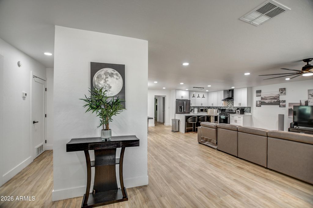 1725 W MITCHELL Drive, Phoenix, AZ 85015 — photo 5