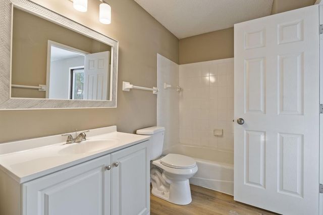 1002 Cross Road, Eagan, MN 55123