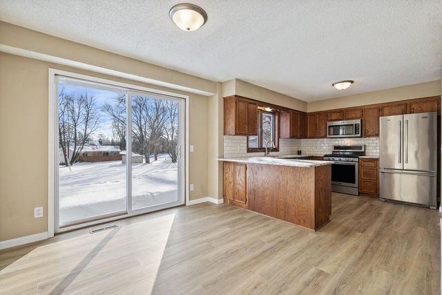 1002 Cross Road, Eagan, MN 55123