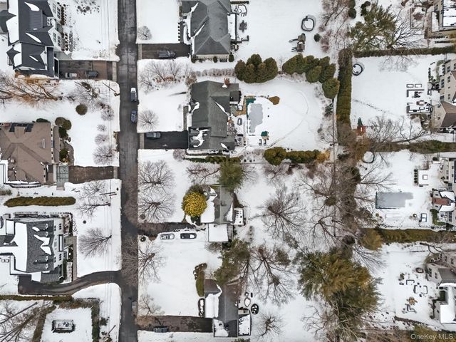 7 Mayflower Road, Scarsdale, NY 10583