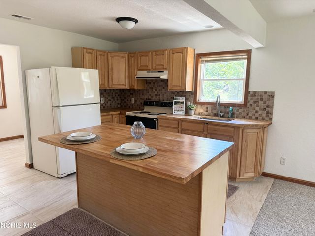 2320 County Road 2, Swanton, OH 43558