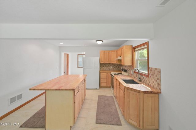2320 County Road 2, Swanton, OH 43558