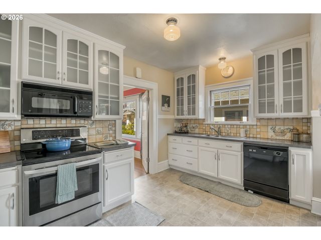 1924 Ne 47TH Ave, Portland, OR 97213