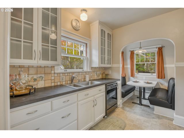 1924 Ne 47TH Ave, Portland, OR 97213