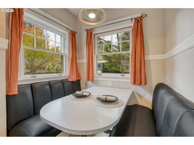 1924 Ne 47TH Ave, Portland, OR 97213