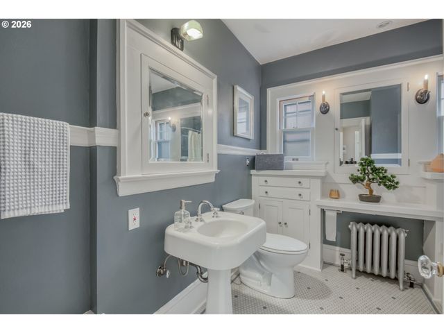 1924 Ne 47TH Ave, Portland, OR 97213