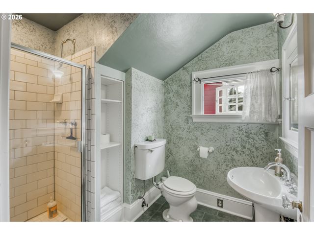 1924 Ne 47TH Ave, Portland, OR 97213