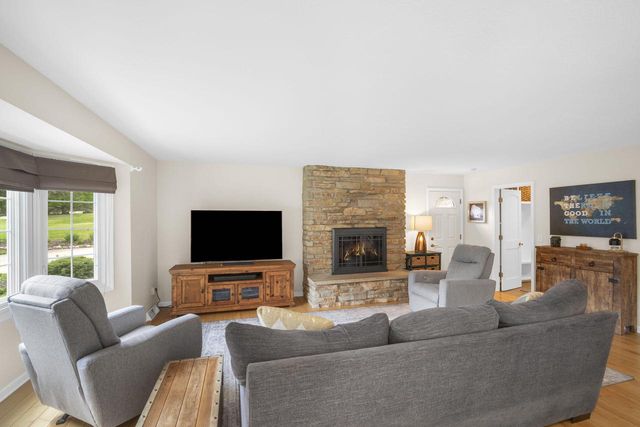 N24W26730 Accent COURT, Pewaukee, WI 53072