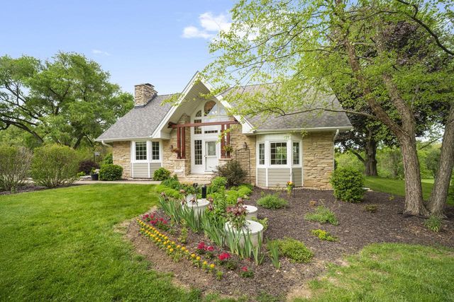 N24W26730 Accent COURT, Pewaukee, WI 53072