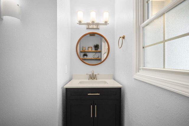 N24W26730 Accent COURT, Pewaukee, WI 53072