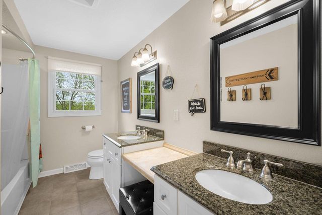N24W26730 Accent COURT, Pewaukee, WI 53072