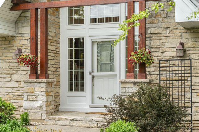 N24W26730 Accent COURT, Pewaukee, WI 53072
