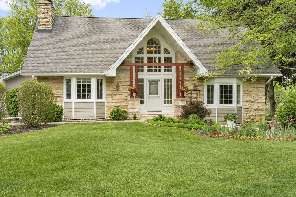 N24W26730 Accent COURT, Pewaukee, WI 53072