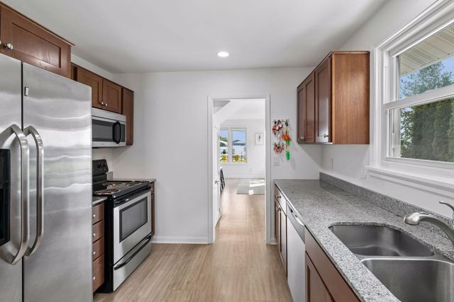 55 W Point Avenue, Tonka Bay, MN 55331