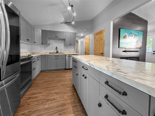 3019 Leslie Lane, Eau Claire, WI 54703