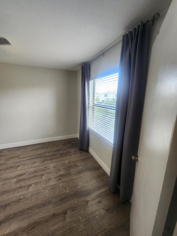 7257 Golf Colony 203, Lake Worth, FL 33467