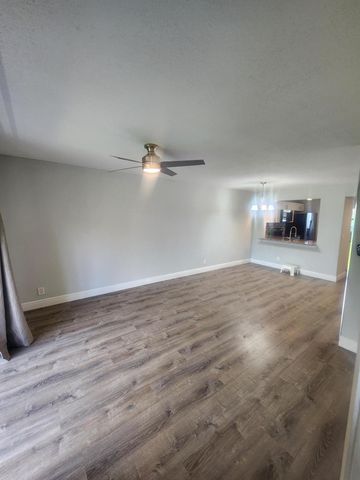 7257 Golf Colony 203, Lake Worth, FL 33467