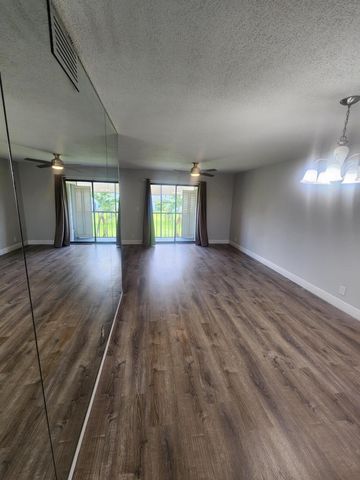 7257 Golf Colony 203, Lake Worth, FL 33467