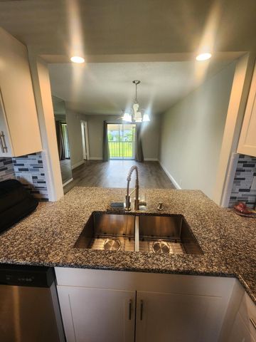 7257 Golf Colony 203, Lake Worth, FL 33467