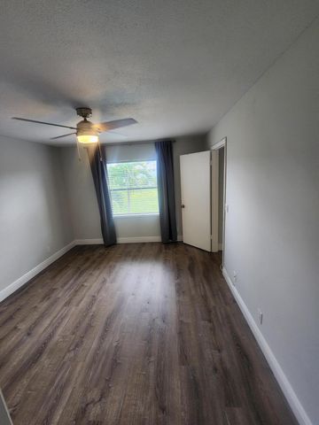 7257 Golf Colony 203, Lake Worth, FL 33467