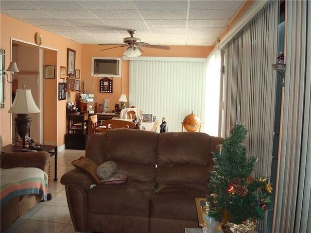 5809 NW 85th Ave, Tamarac, FL 33321