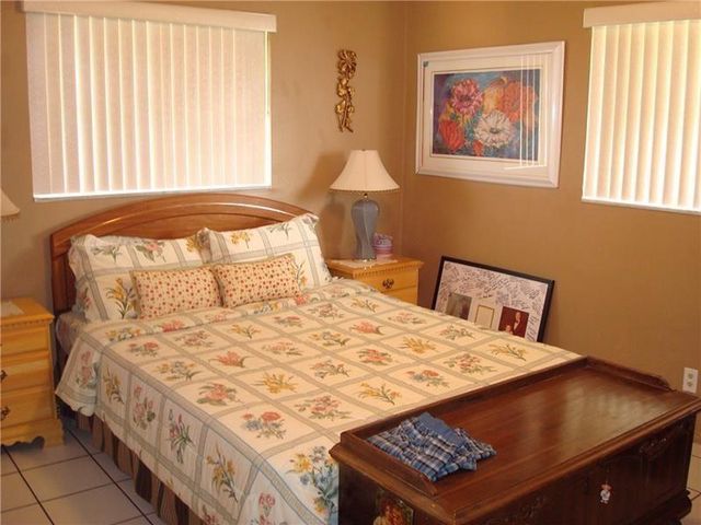 5809 NW 85th Ave, Tamarac, FL 33321